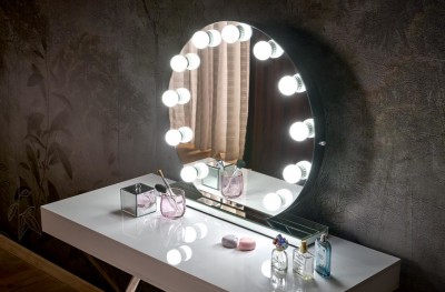 Okroglo namizno ogledalo TORANO z LED lučmi, 70 cm